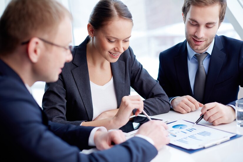 Equipo de GrowAdv en consultoría